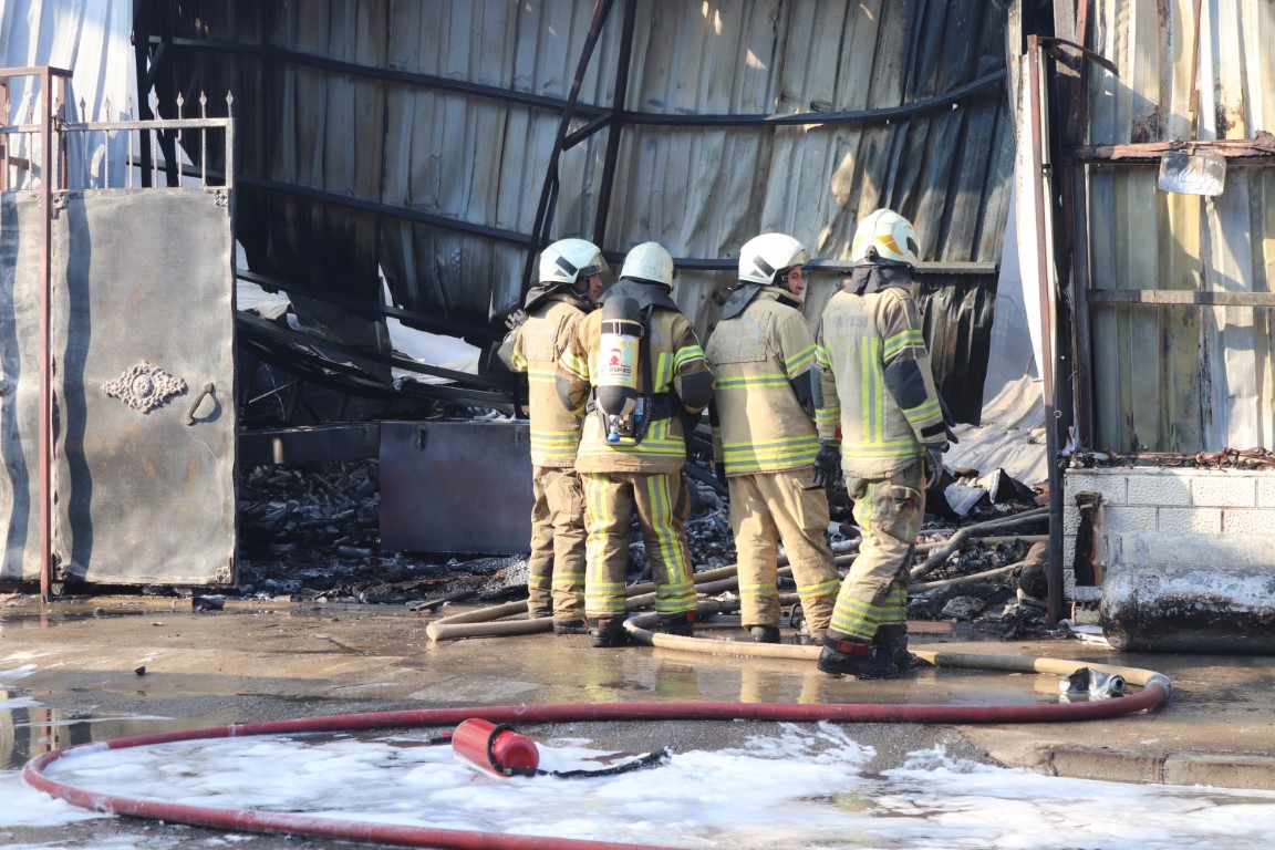 İzmir’de kimya fabrikasında yangın ve patlamalar: 2 yaralı