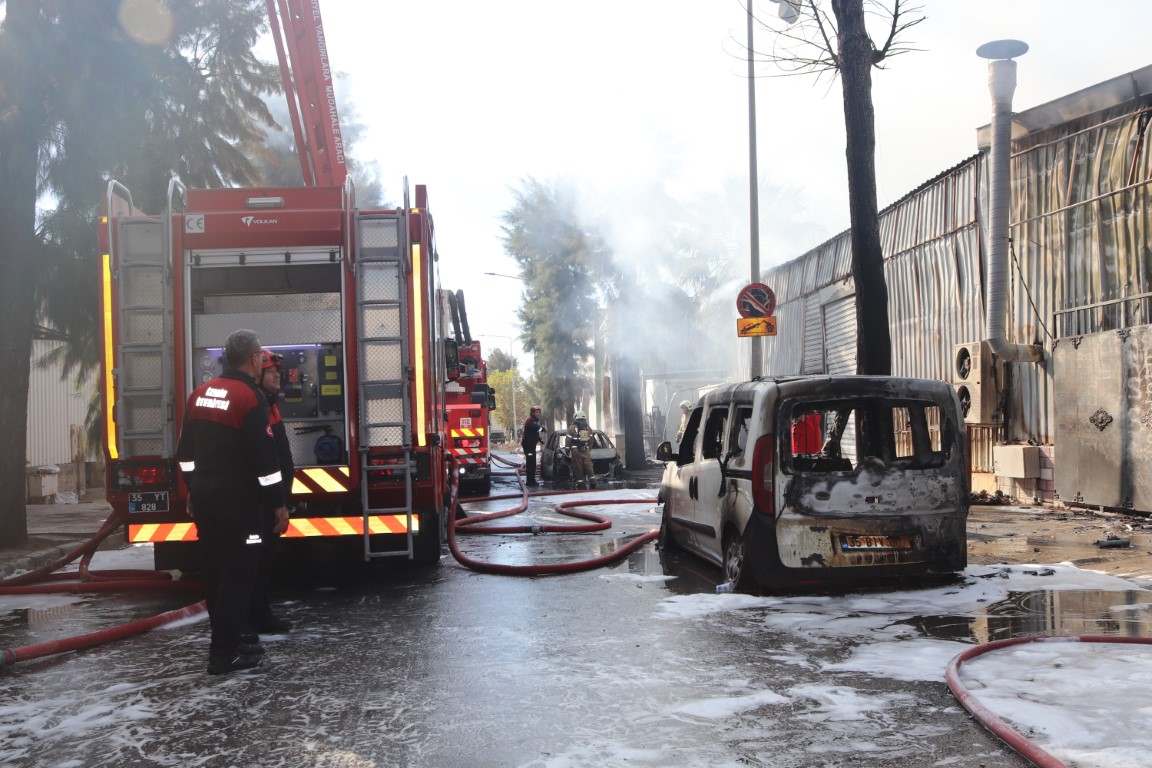 İzmir’de kimya fabrikasında yangın ve patlamalar: 2 yaralı