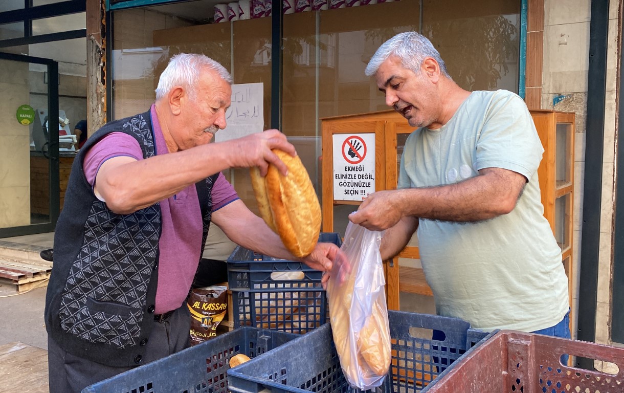 Mersin’de 4 liralık ekmek ’kapış kapış’ gidiyor