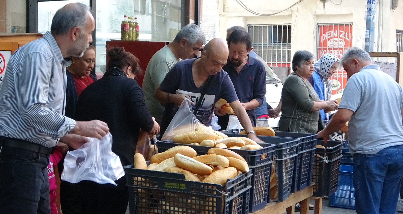 Mersin’de 4 liralık ekmek ’kapış kapış’ gidiyor