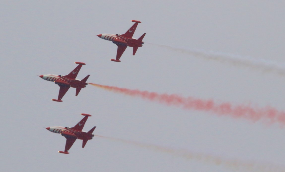 Türk Yıldızları’ndan Antalya’da ’Ataya Saygı Uçuşu’