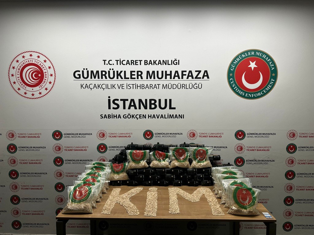 Ticaret Bakanlığı Gümrük muhafaza ekipleri zehir tacirlerine nefes aldırmıyor