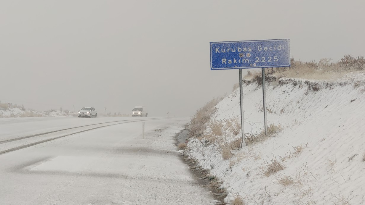 Van’da kar ve yoğun sis yüksek kesimlerde etkili oldu