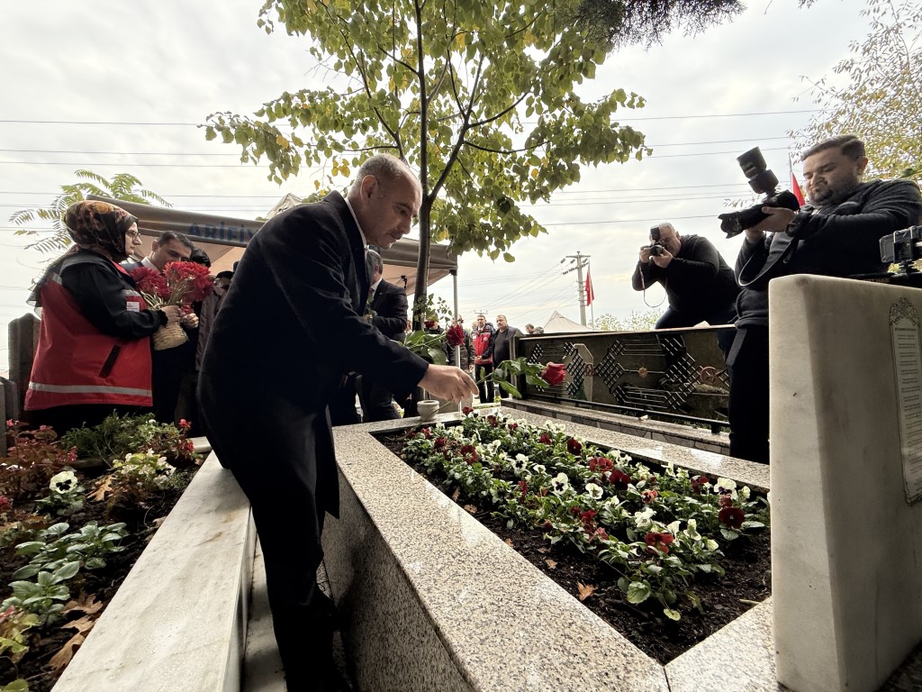 Görevi başında şehit edilen Kaymakam Safitürk, vefatının 8’inci yılında kabri başında anıldı