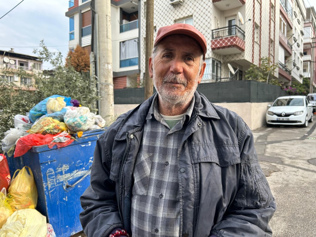 Buca’nın caddeleri çöp ve kokudan geçilmiyor