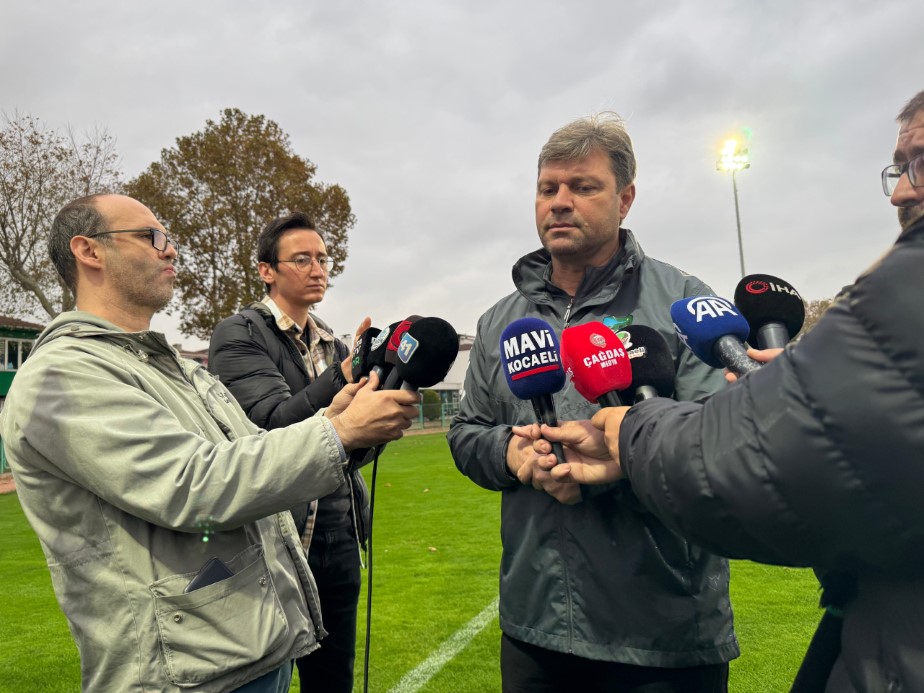 Sağlam, Sakaryaspor maçıyla ilgili yaşananlarla ilgili, "Eğer azıcık vicdan sahibi insanlarsa, disiplin sevk kararlarını gözden geçirirler" dedi.