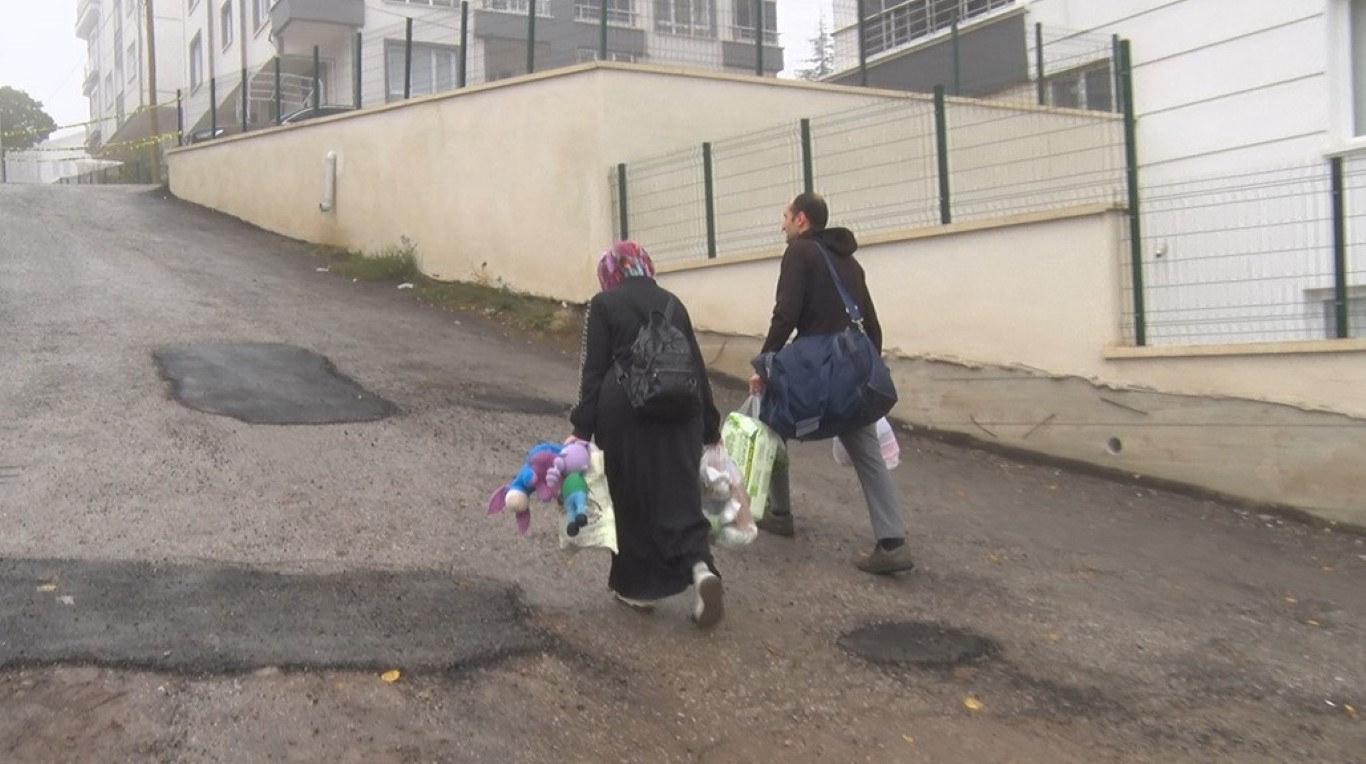 Ankara’da toprak kayması sonucu 10 katlı bina boşaltıldı