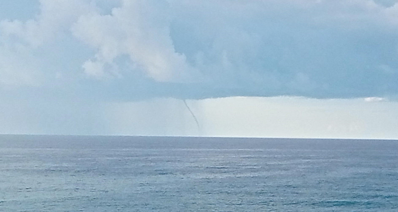 Antalya’nın Alanya ilçesinde yağışlar sonrası sabah saatlerinde hortum çıktı.