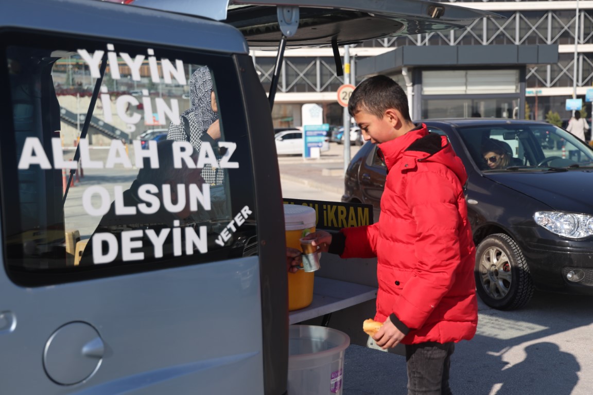 Bu çorbadan içenlerin hesabı sadece ’hayır duası’