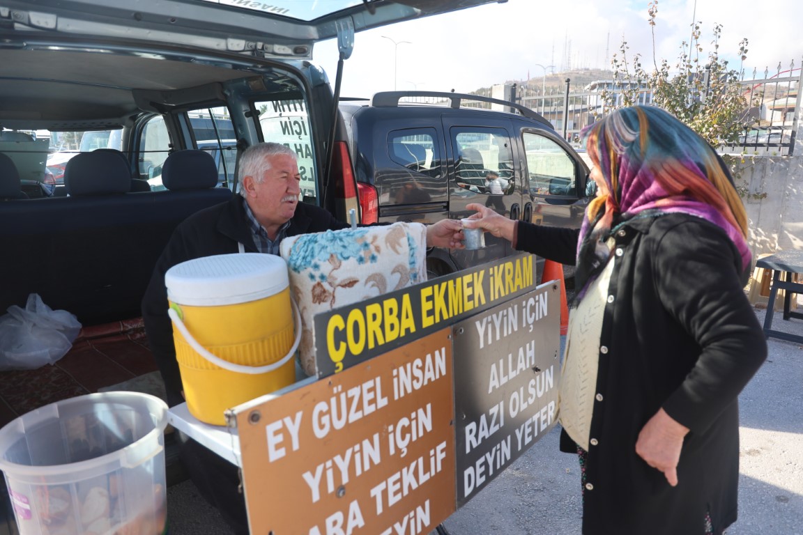 Bu çorbadan içenlerin hesabı sadece ’hayır duası’