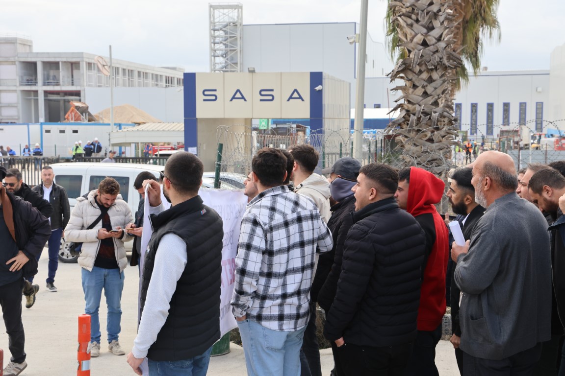 SASA’da gergin bekleyiş sürüyor, ücretlerini alamayan işçiler eyleme başladı