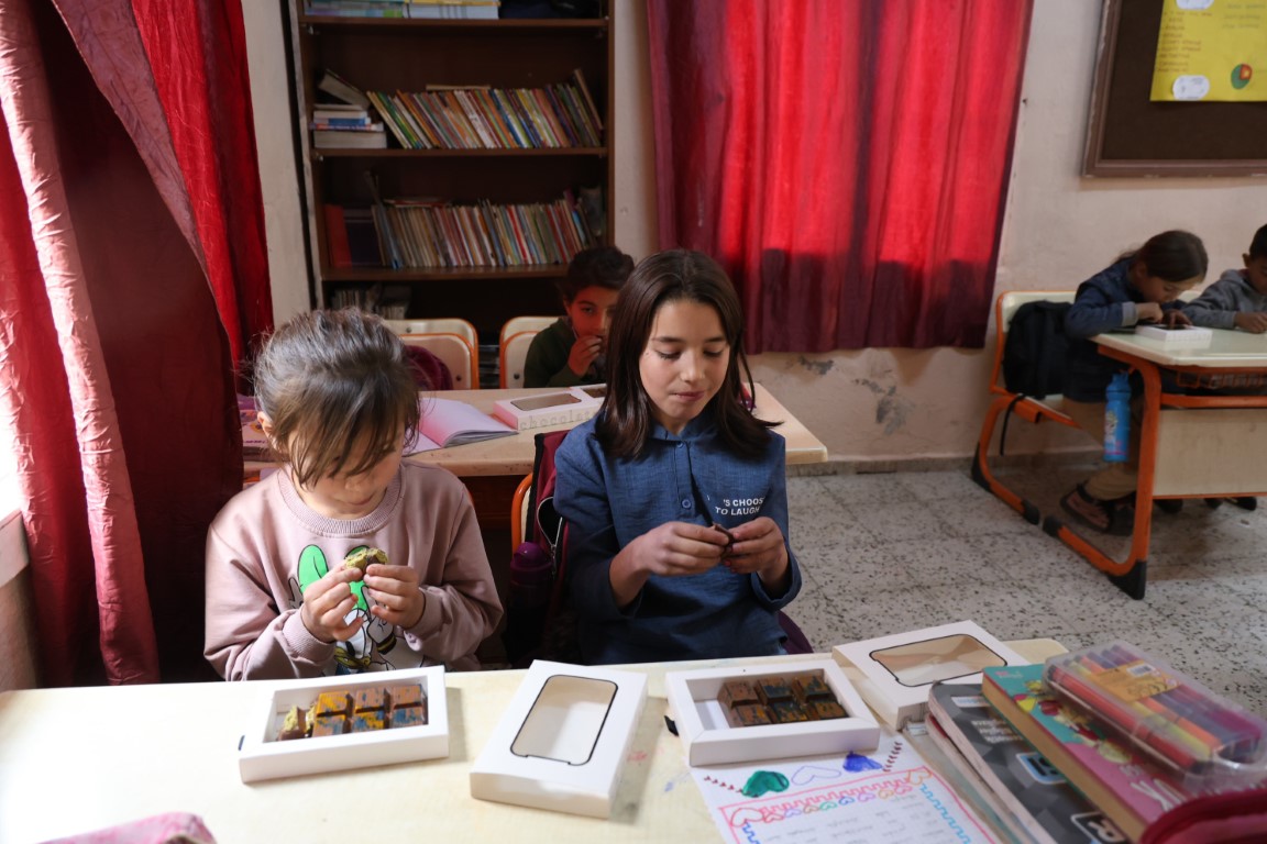 Köy okulu öğrencilerinin Dubai çikolatası hayali gerçekleştirildi