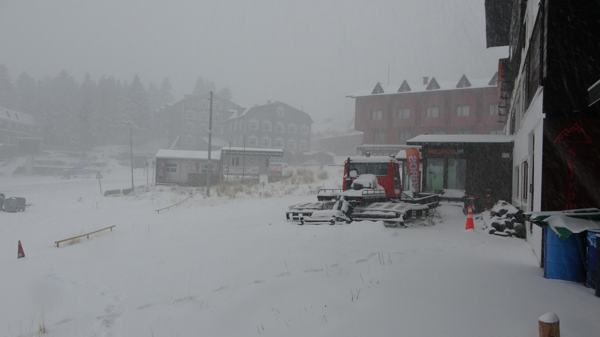 Uludağ beyaz gelinliği giydi