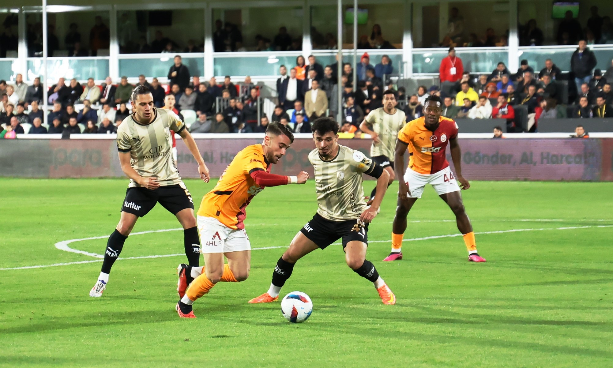 Kilidi Batshuayi açtı! Galatasaray 3 puanı tek golle aldı