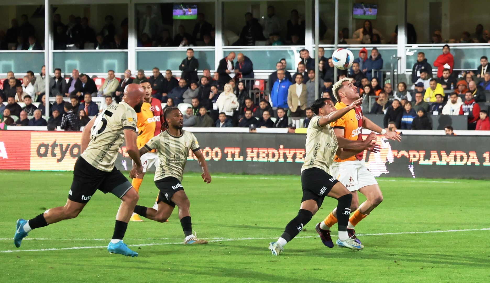 Kilidi Batshuayi açtı! Galatasaray 3 puanı tek golle aldı