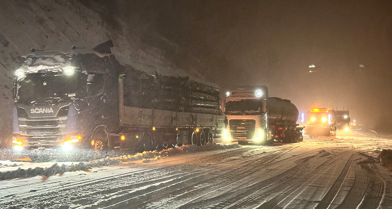 Kar yağışı Ilgaz Dağı’nda trafiği kilitledi, araçlar yolda mahsur kaldı