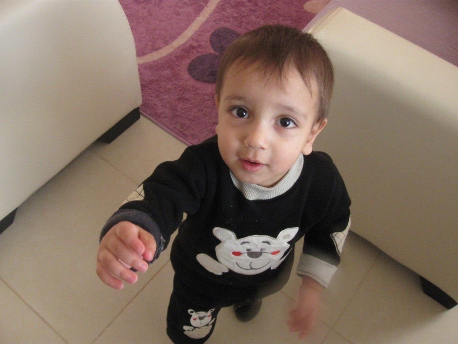 Acılı doktor baba balkondan düşerek ölen 4 yaşındaki oğlu için adalet arayışında