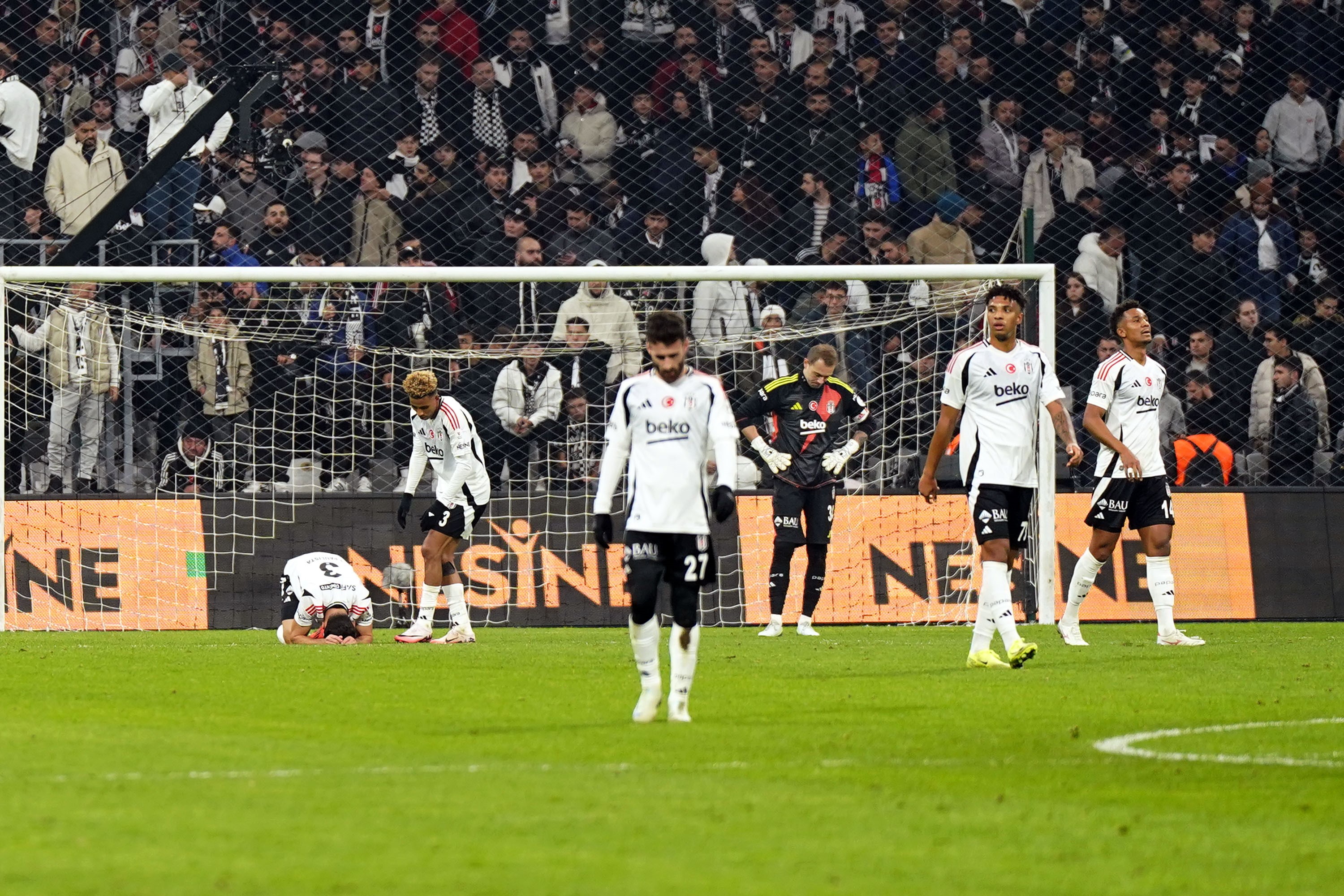 Kartal, evinde yıkıldı! Göztepe'den muhteşem geri dönüş