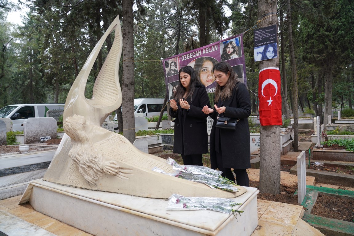 Kadına şiddetin simgesi Özgecan Aslan unutulmadı