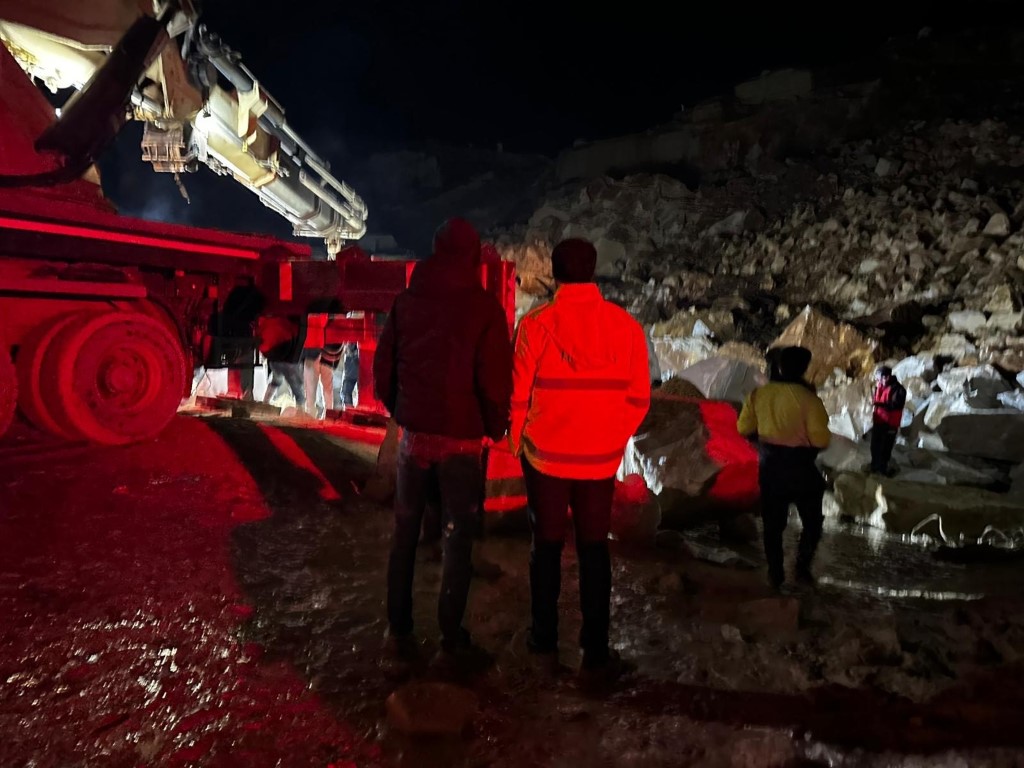 Marmara Adası’ndaki mermer ocağında heyelan kamerada