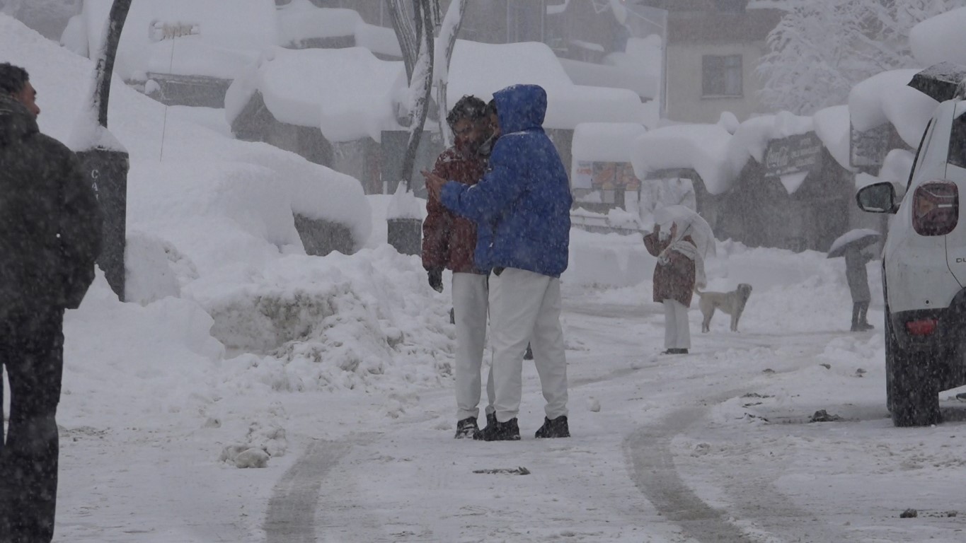 Ayder Yaylası’nda kar kalınlığı 1 metreye yaklaştı