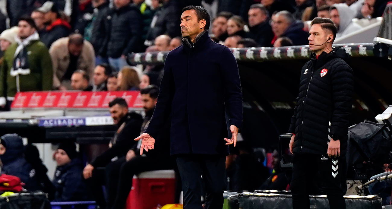 Giovanni van Bronckhorst, yerli oyuncuları tercih etmiyor