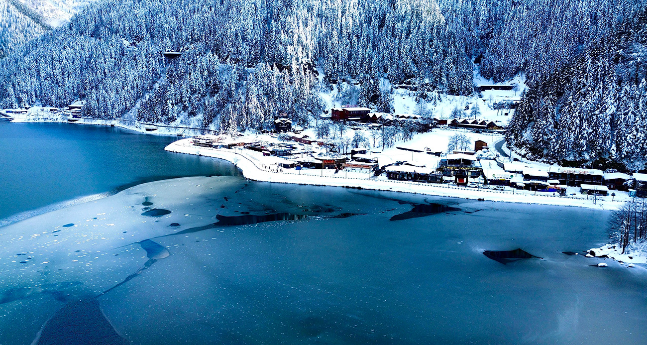 Uzungöl'de kartpostallık kış manzarası