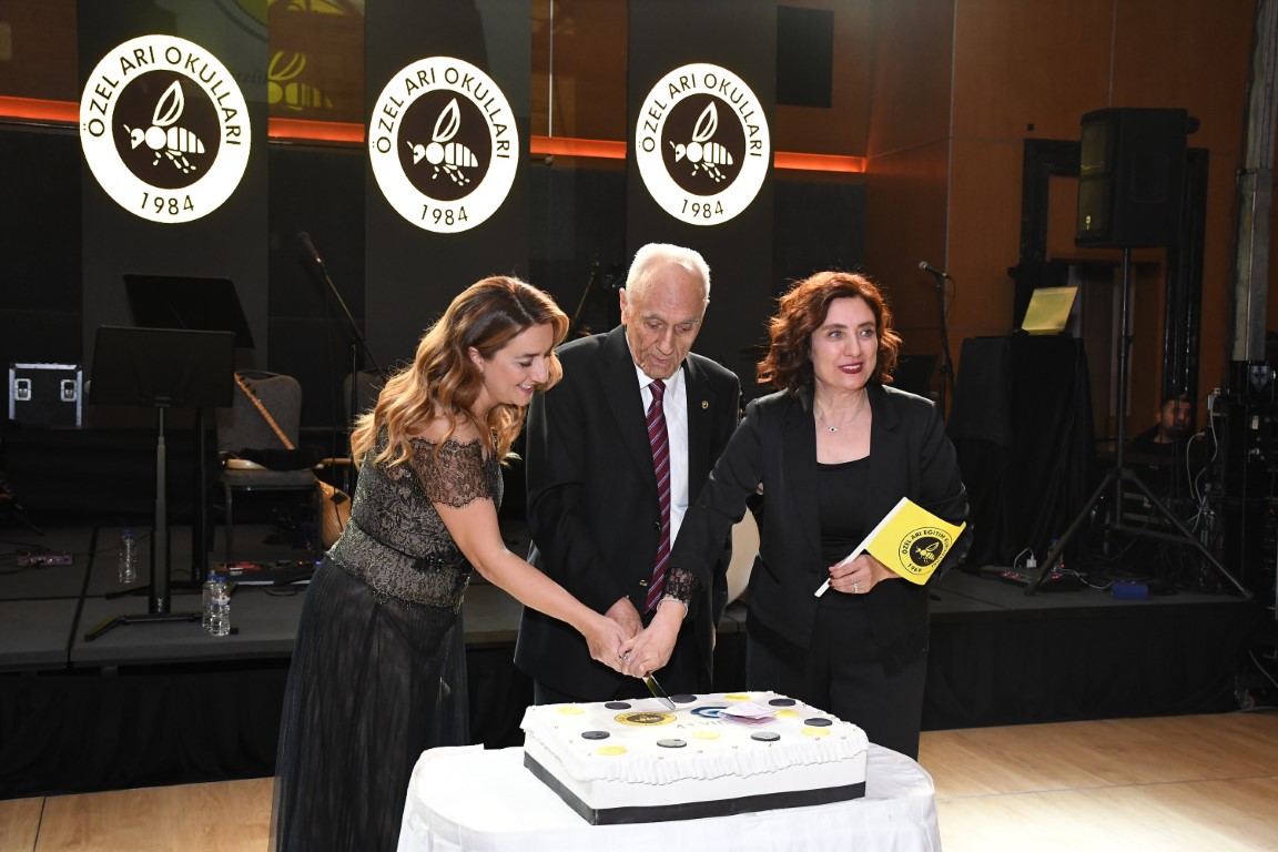 Özel Arı Okulları’ndan Öğretmenler Günü’ne coşkulu kutlama