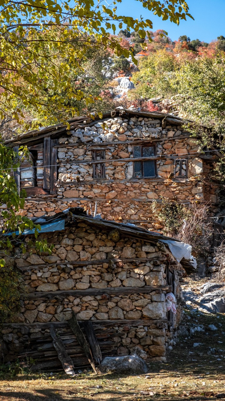 Kurt saldırıları nedeniyle terk edilen köy, doğa tutkunlarının yeni adresi oldu