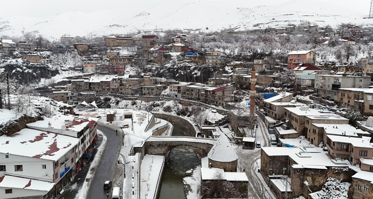Bitlis’in tarihi mekanları karda kartpostallık görüntüler oluşturdu