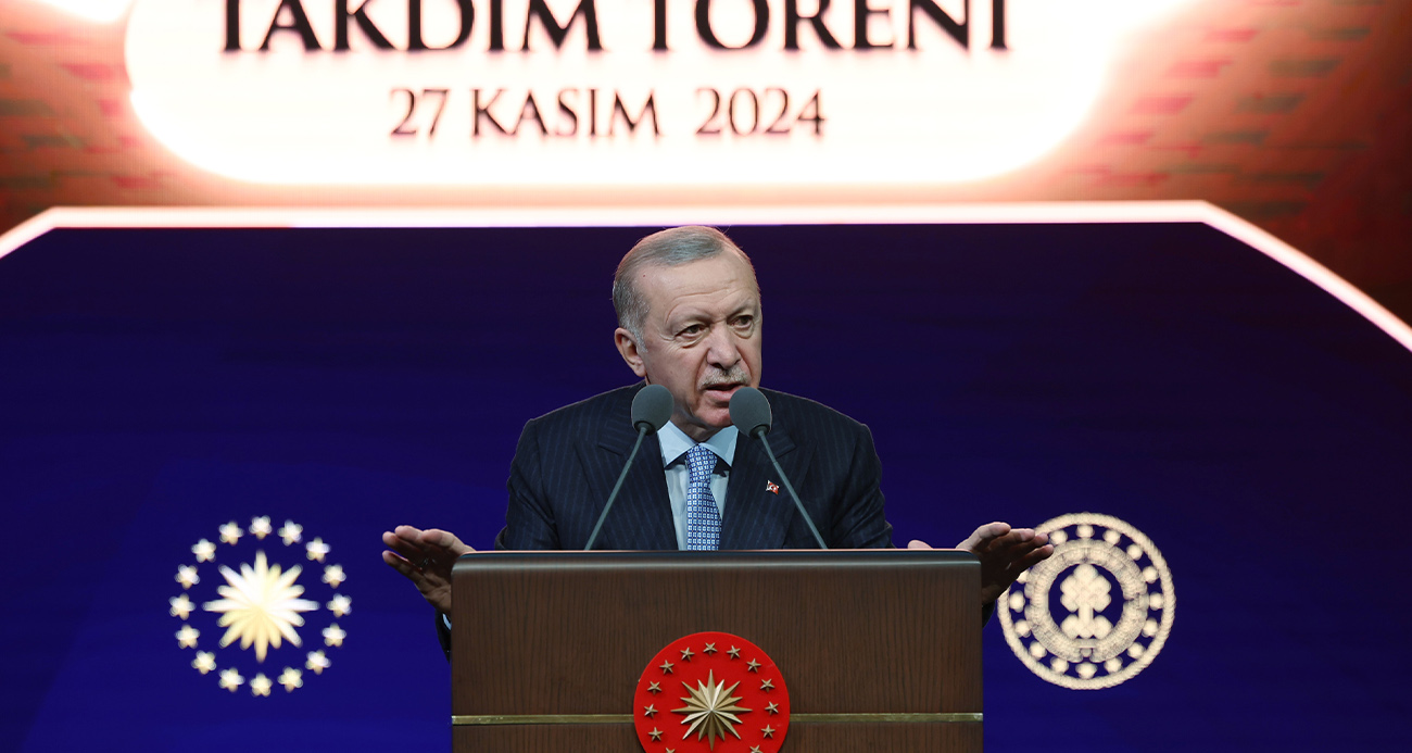 Cumhurbaşkanı Recep Tayyip Erdoğan, "Tek tipleşmenin varacağı yer, kültürel çoraklaşmadır, çölleşmedir. Biz bir dönem bunun acısını çekmiş, faturasını ödemiş bir ülkeyiz. Milletine tepeden bakan, kendi değerlerinden, kültüründen adeta tiksinen, batıdan çok batıcı zihniyetin Türkiye’nin kültür hayatında açtığı yaralar halen kapanmadı” dedi.