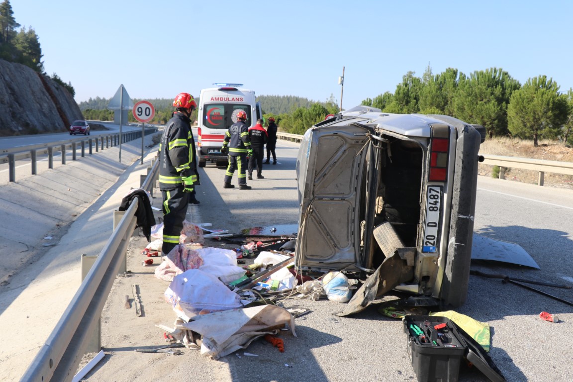 Hurda yüklü araç hurdaya döndü