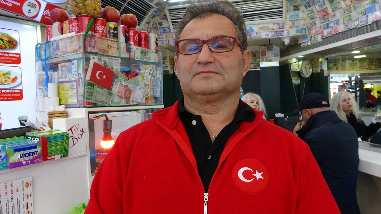 Taksim’de turistin akıl almaz yöntemi: Hesabı ödememek için yemeğine saç koydu