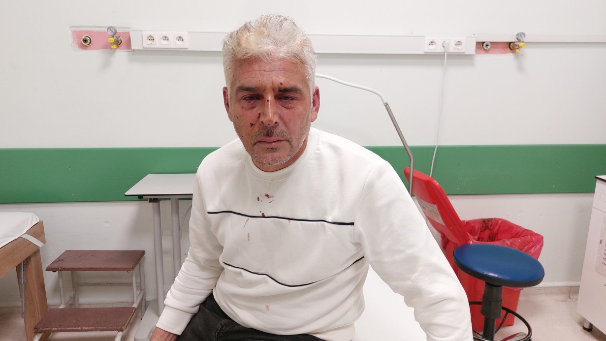 Kafe sahibi, tost satmaya başlayan kahvehaneye silahlı saldırı düzenledi: 2 yaralı