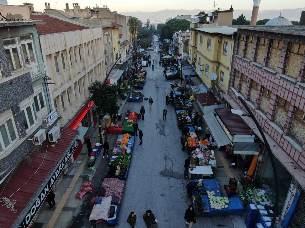 İzmir’deki bu pazar tarihi 1800’lü yıllara dayanan Türkiye’nin en büyük pazarı