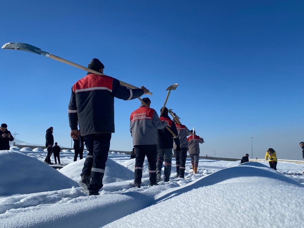 Erzurum’da kış için 500 mezar açıldı