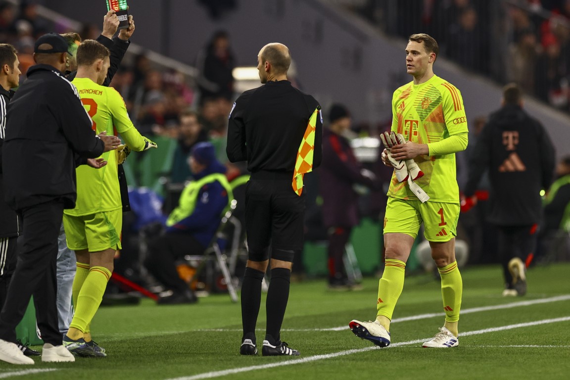 Manuel Neuer, kariyerindeki ilk kırmızı kartı gördü