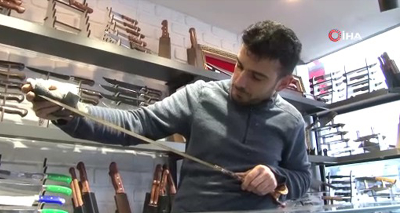 Sivaslı usta Şam çeliğinden kılıç üretti, 110 bin TL’lik kılıç görüntüsüyle hayran bırakıyor