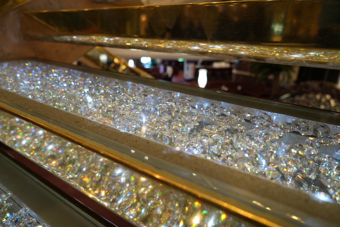 333 metre uzunluğundaki dev kruvaziyer gemi İstanbul'a demir attı