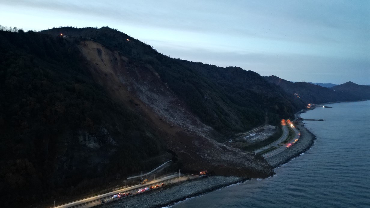 Arhavi’deki heyelanın boyutu gün ağarınca ortaya çıktı