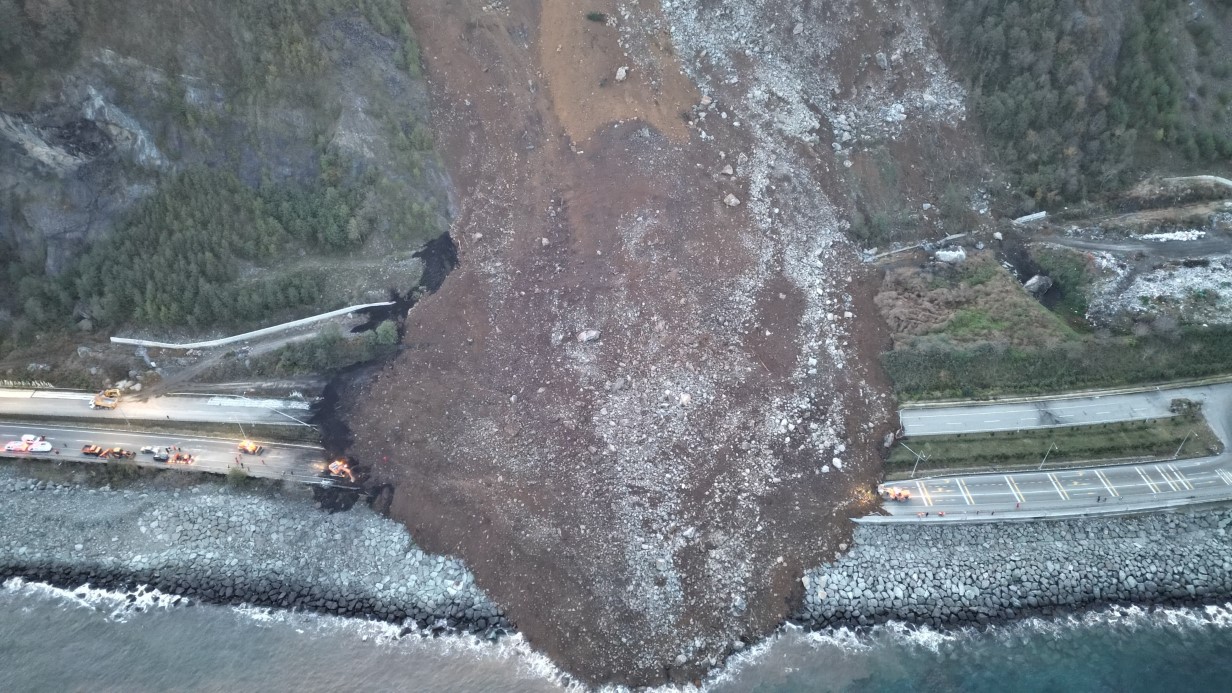 Arhavi’deki heyelanın boyutu gün ağarınca ortaya çıktı