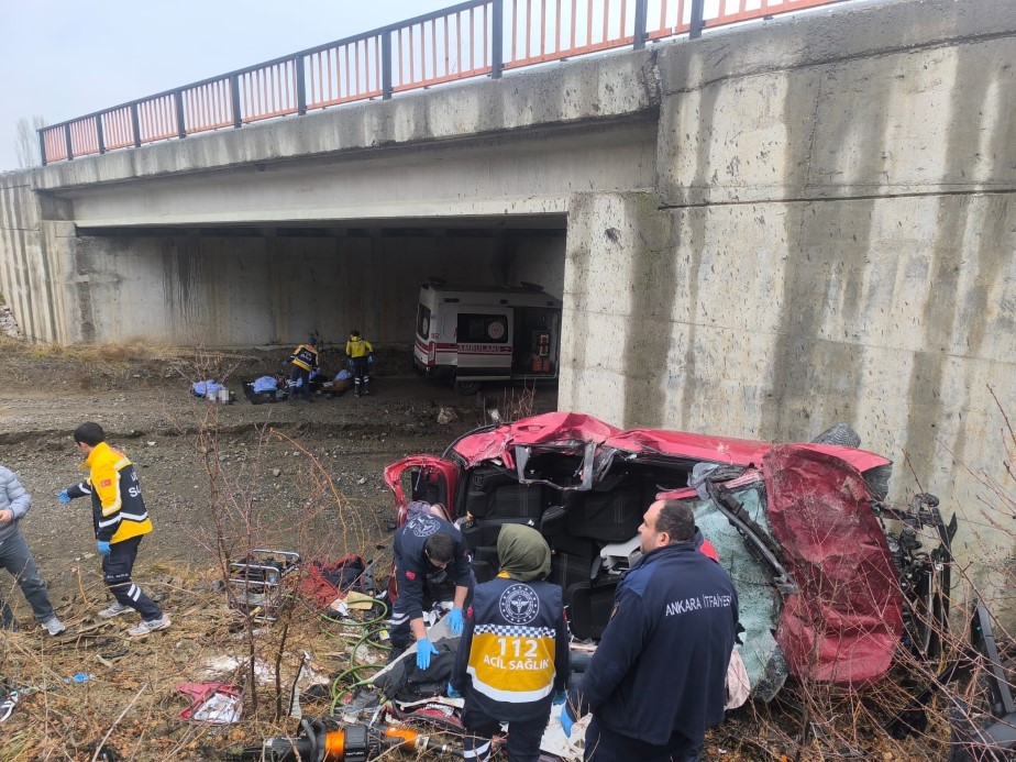 Ankara’da otomobil şarampole uçtu: 5 ölü