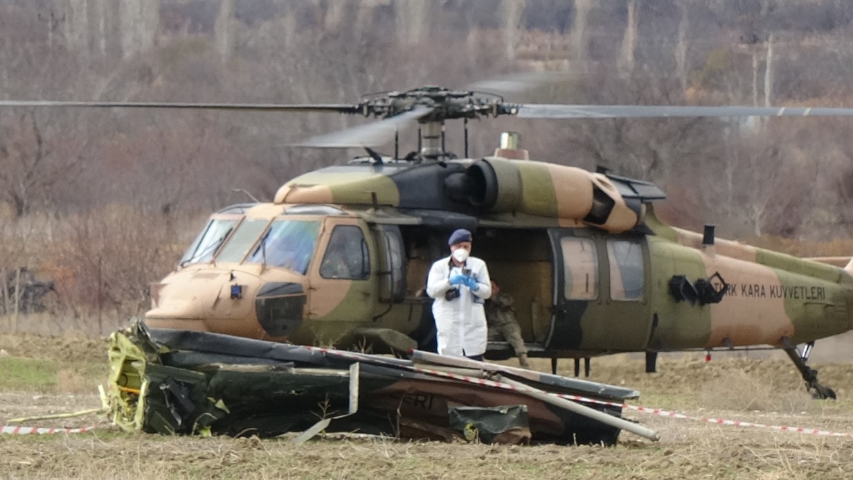 Isparta’da askeri helikopter düştü: 6 asker şehit oldu