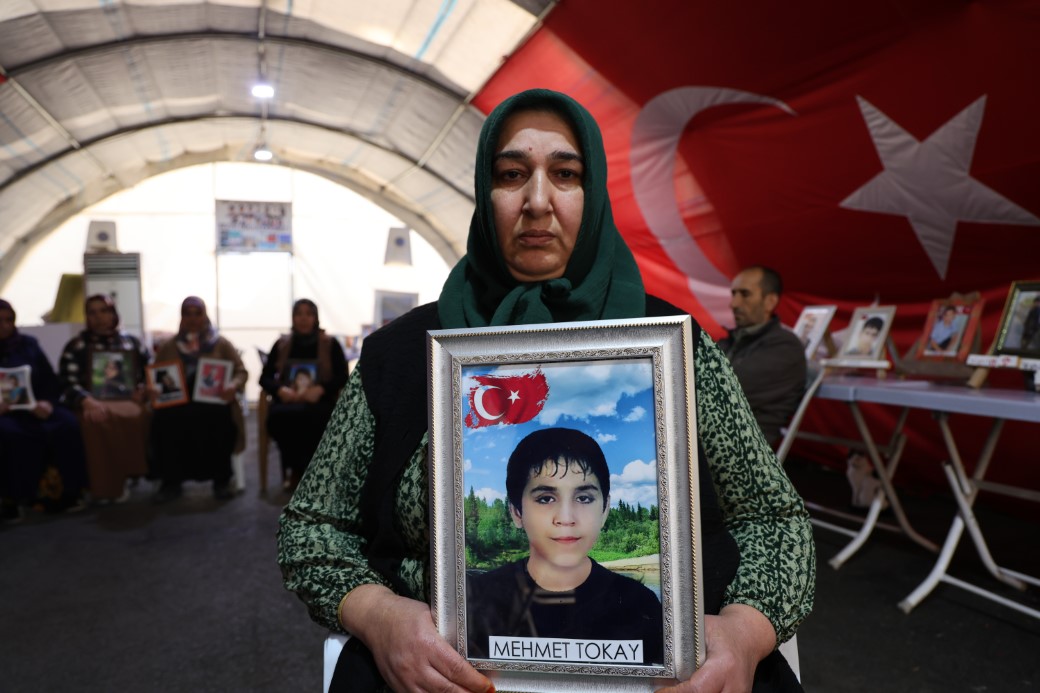 Suriye’de rejimin düşmesiyle Diyarbakır anneleri orada olan çocuklara teslim olmaları çağrısında bulundu