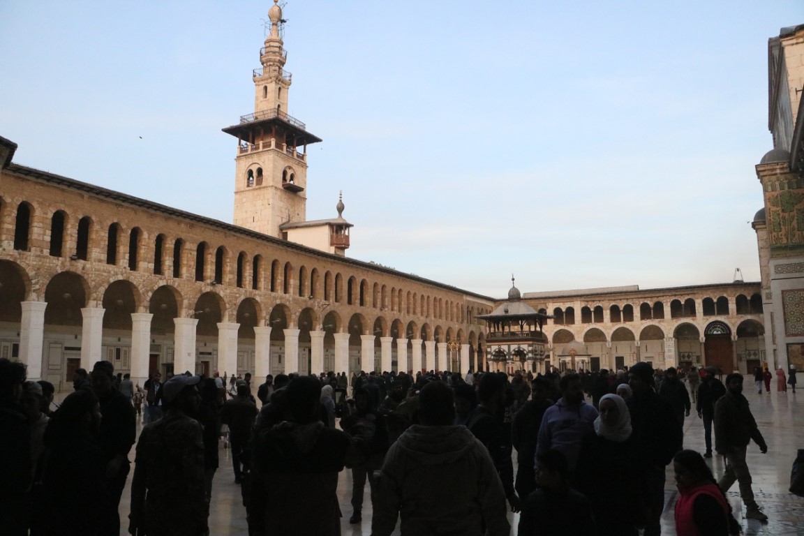 Suriyeliler, tarihi Emevi Camii'ne akın etmeye devam ediyor