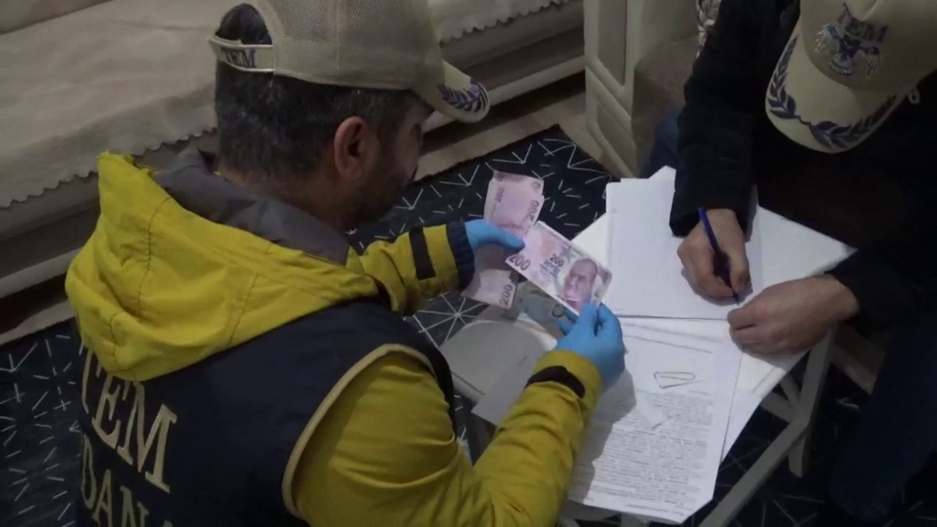 Adana merkezli 3 ilde FETÖ’nün finans ayağına şafak operasyonu: 14 gözaltı