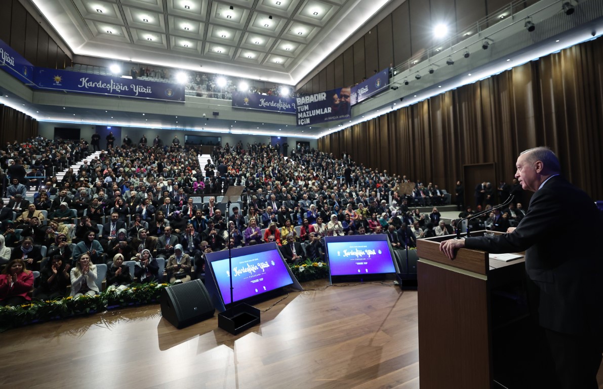 Cumhurbaşkanı Erdoğan: “Eli kanlı Baas rejiminin sona ermesiyle birlikte inşallah Suriye’de huzura ve güvenliğe giden yolun kapıları açılmıştır”