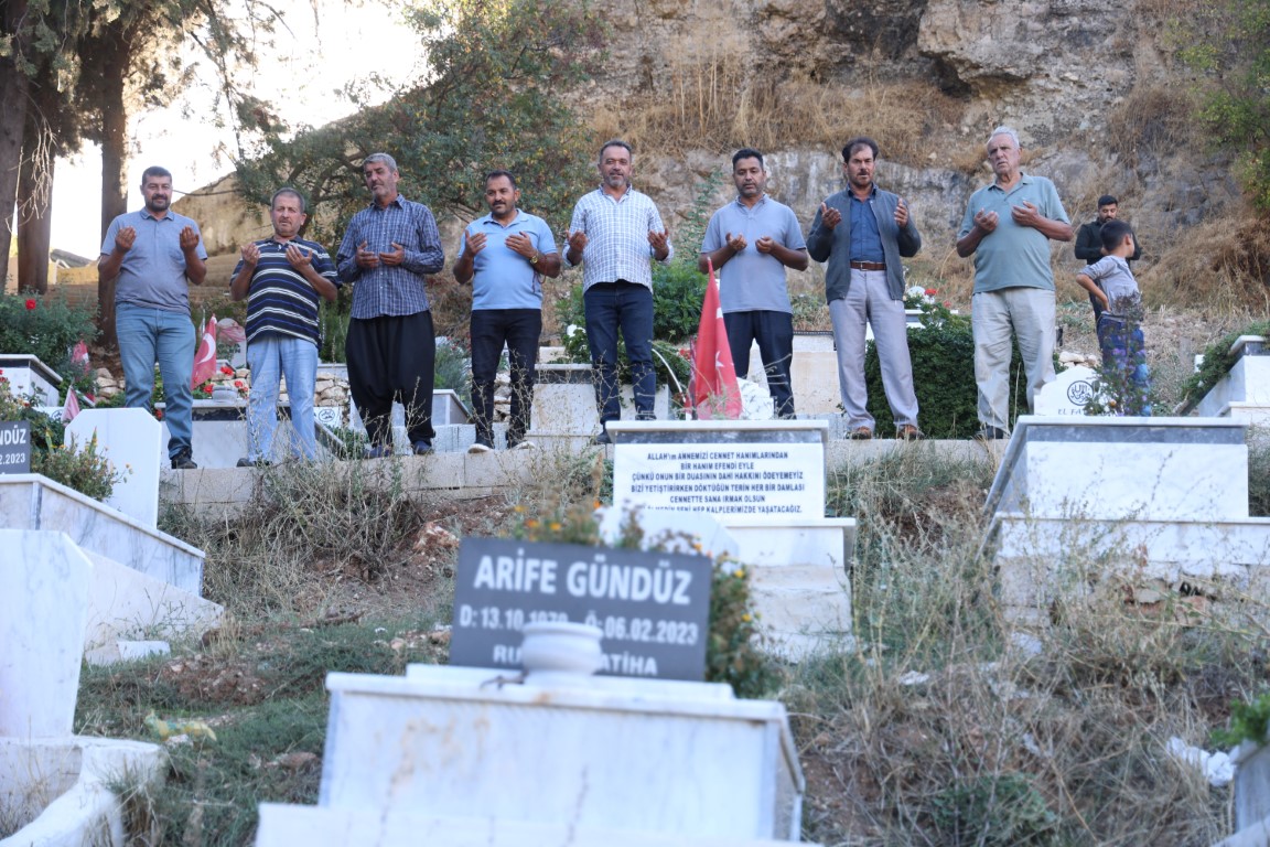 Asrın felaketi'nde depremin gerçekliğini mezarlık gösteriyor