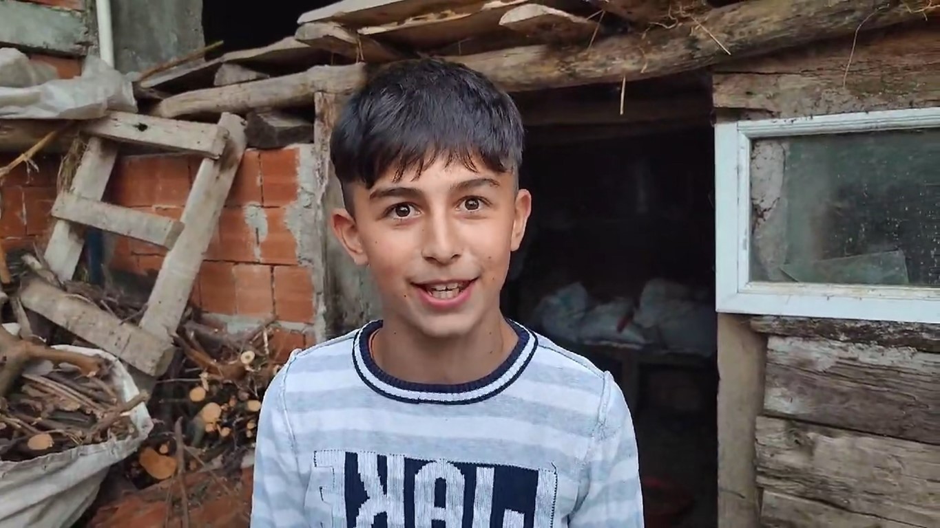 Annesi trafik kazasında yaralanınca ahır işleri ona kaldı