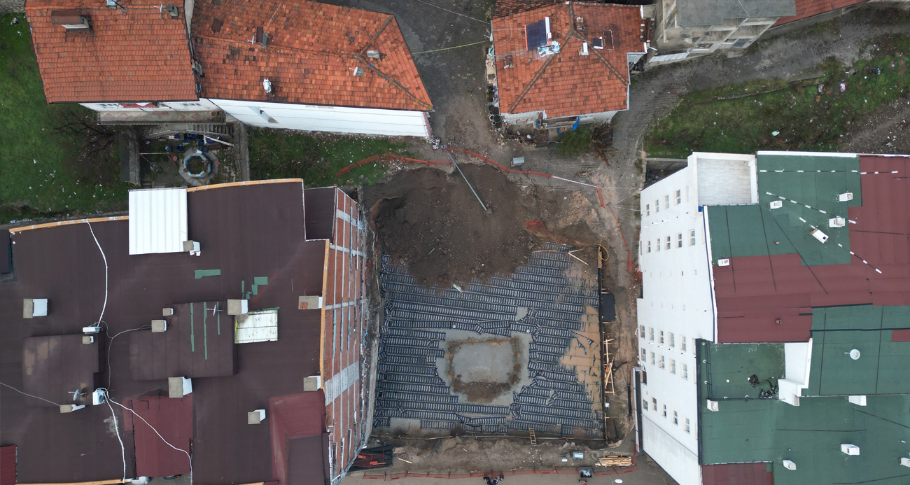 İnşaat kazısında toprak kayması! 5 daire boşaltıldı